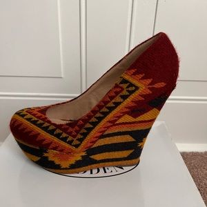 Steve Madden Aztec Multi Colored Wedge; size 9
